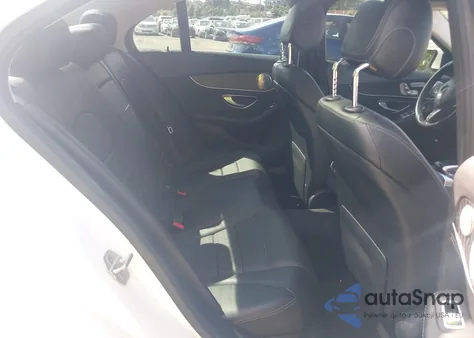 2015 Mercedes-Benz C 300 4Matic/Luxury 4Matic/Sport 4Matic z USA, uszkodzony, nr VIN 55SWF4KB1FU090539